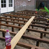 Bankirai terras op palen