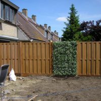 30 m Bankirai tuinschermen gezet in Hellevoetsluis